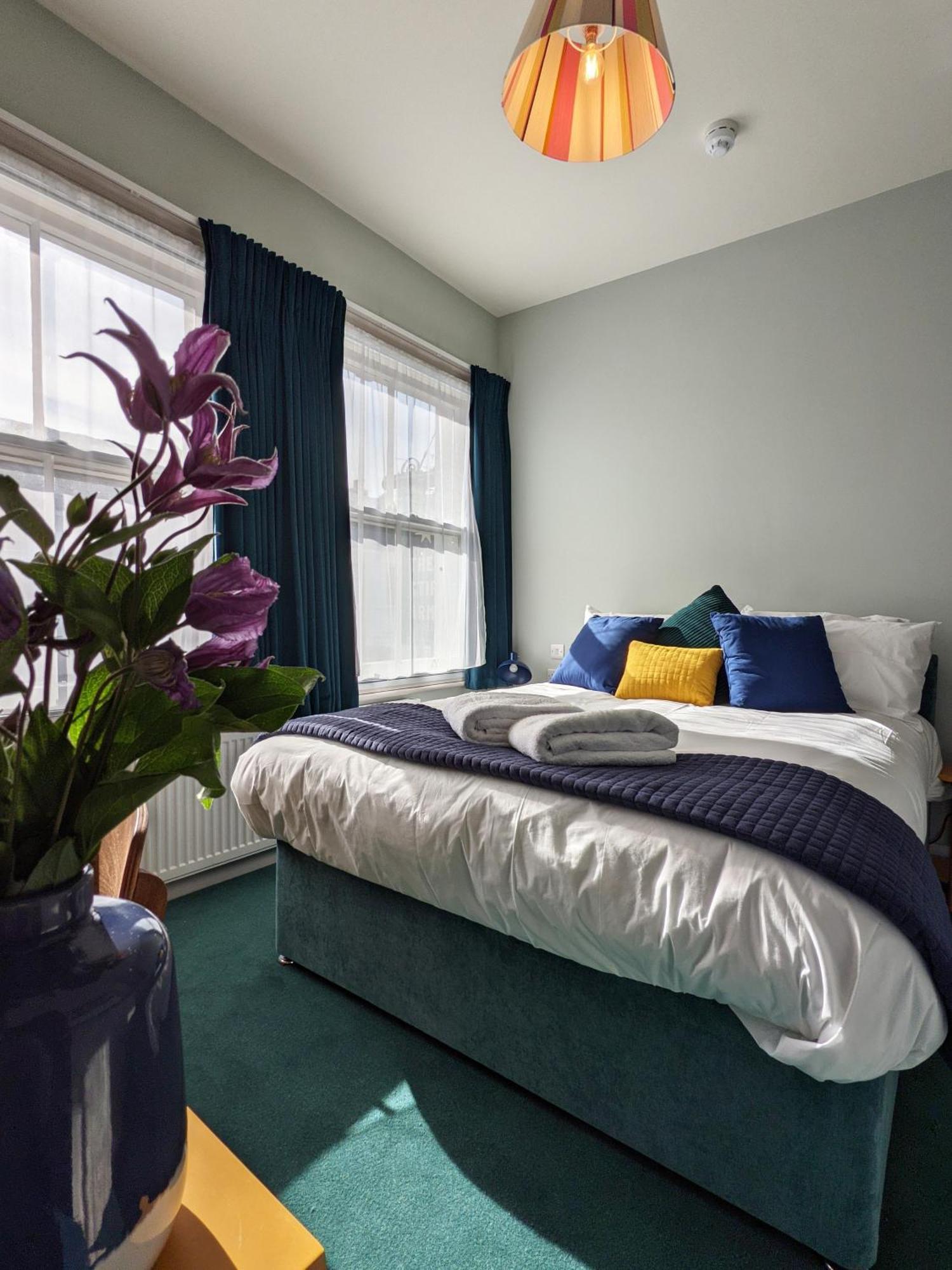 The Stirling Arms Pub & Rooms Brighton Room photo